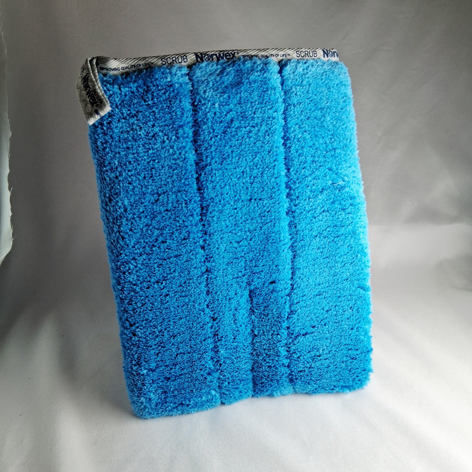 NEW Norwex 2-in-1 Bathroom Scrub Mitt | Blue | BacLock | Bathtub & Shower