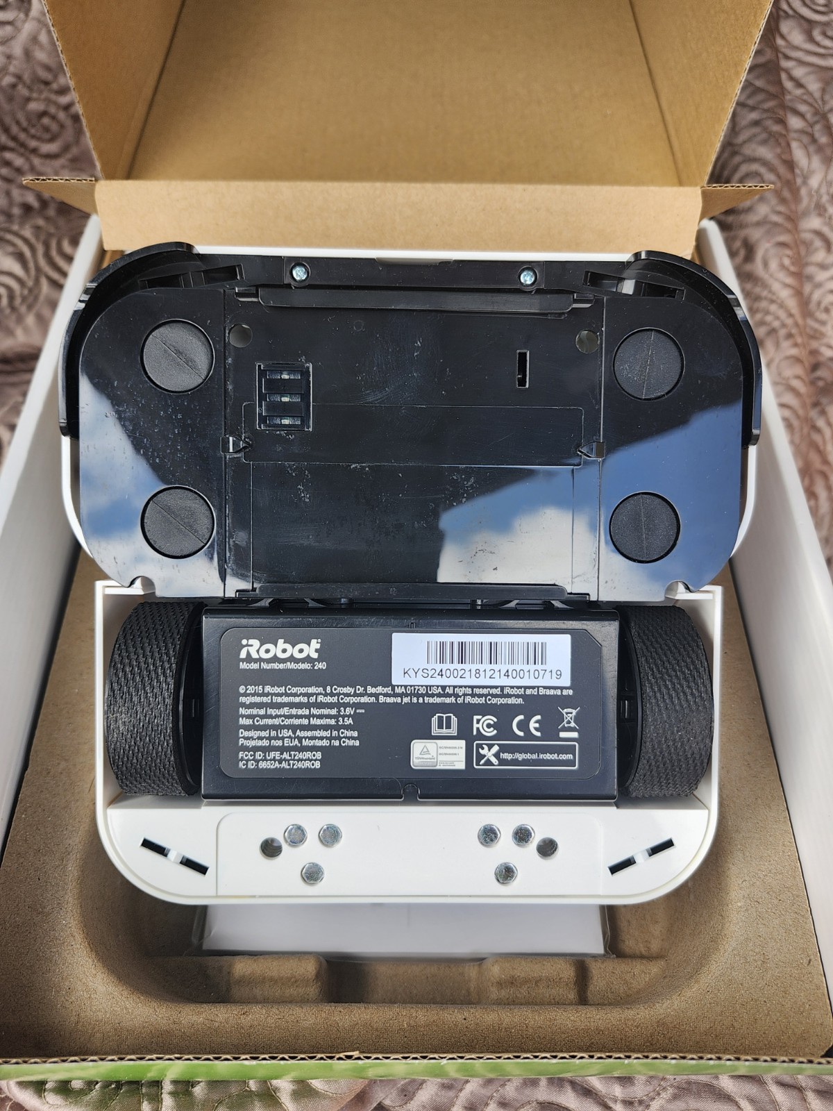 iRobot Braava jet 240 Rechargeable Mopping Robot White Blue with Cleaning Pads