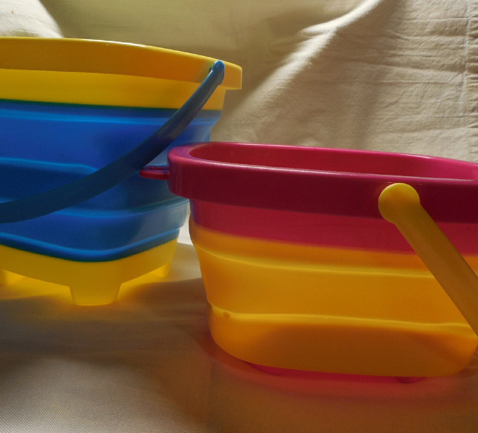 3 Multipurpose Collapsible Buckets Compact Bucket 1/2 Gallon Yellow Purple Pink
