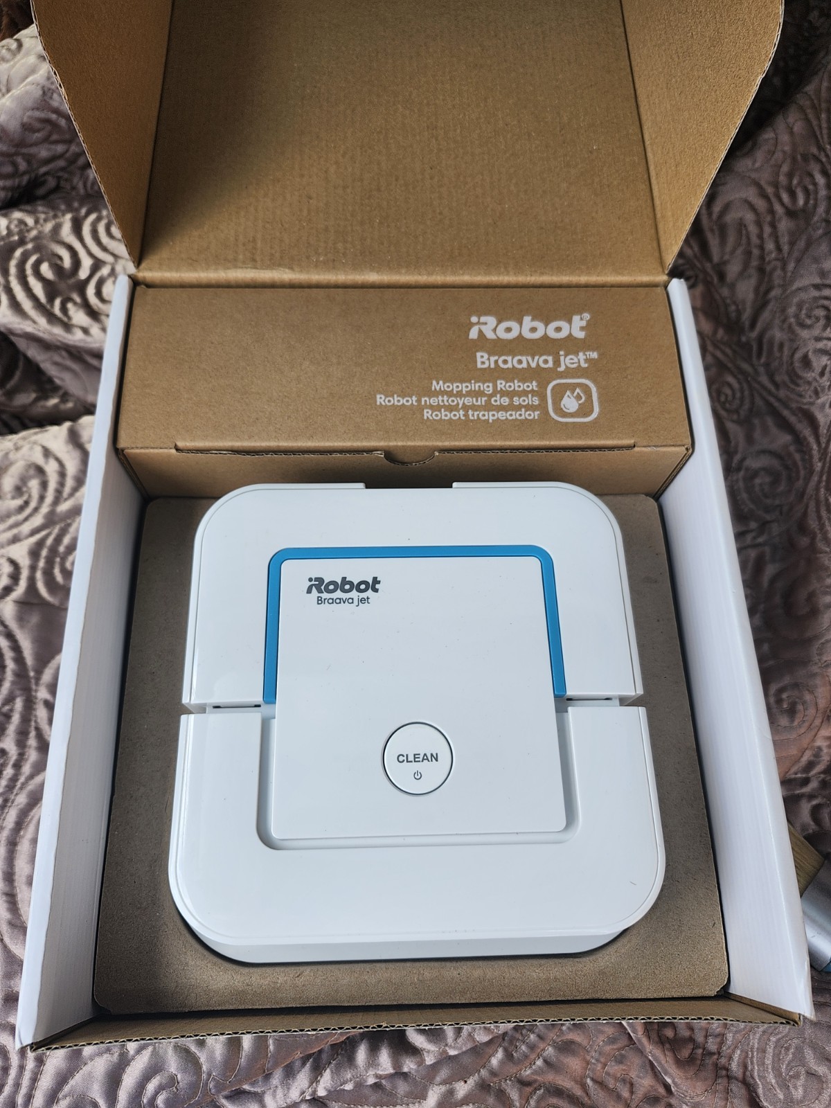 iRobot Braava jet 240 Rechargeable Mopping Robot White Blue with Cleaning Pads
