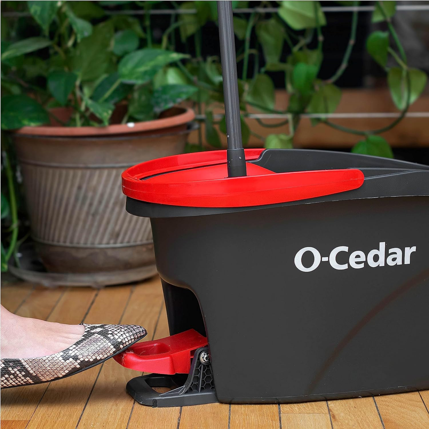 Easywring Microfiber Spin Mop and Bucket Cleaning System