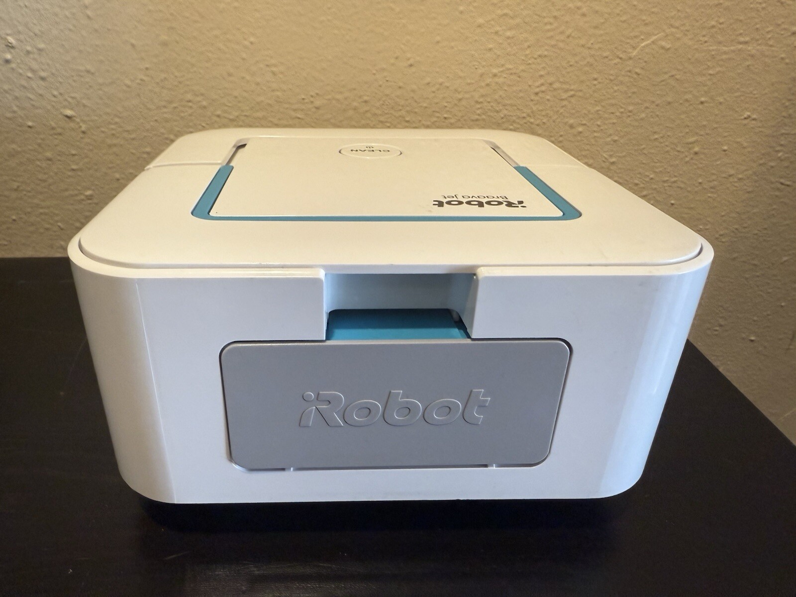 iRobot Braava jet 240 Mop Robot w/Charger Battery & 24 Wet Mopping Pads Read
