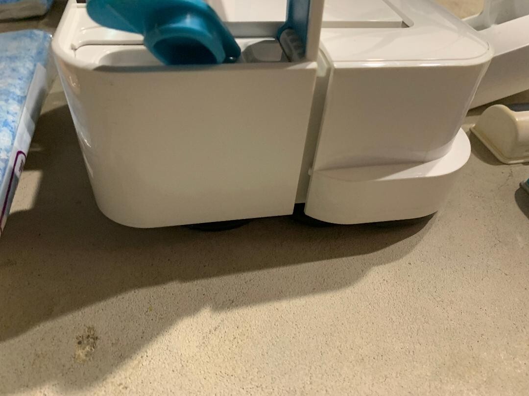 iRobot BRAAVA JET 240 SUPERIOR ROBOT MOP🤖 + 🔋Batteries 🔌Charger💧Mopping Pads