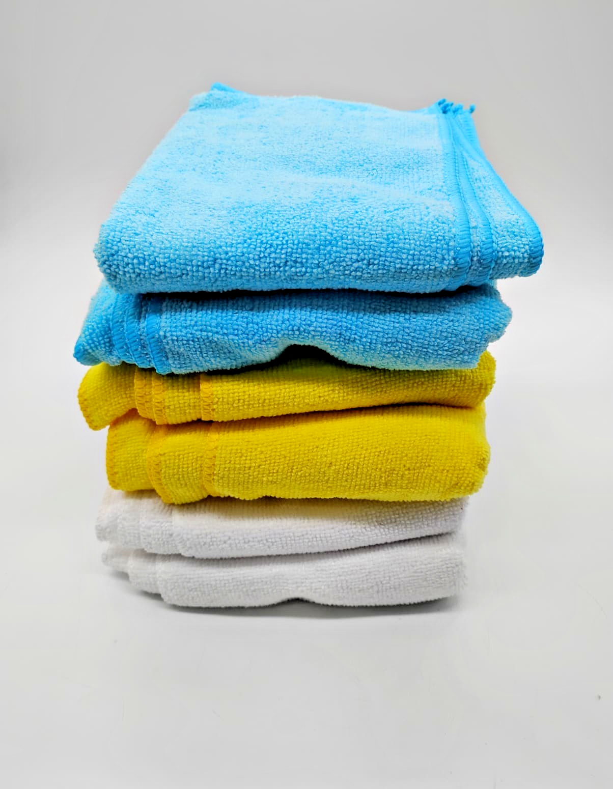 Amazon Basics Microfiber Cleaning Cloths 16″ x 12″ Ultra Absorbent Lint Free