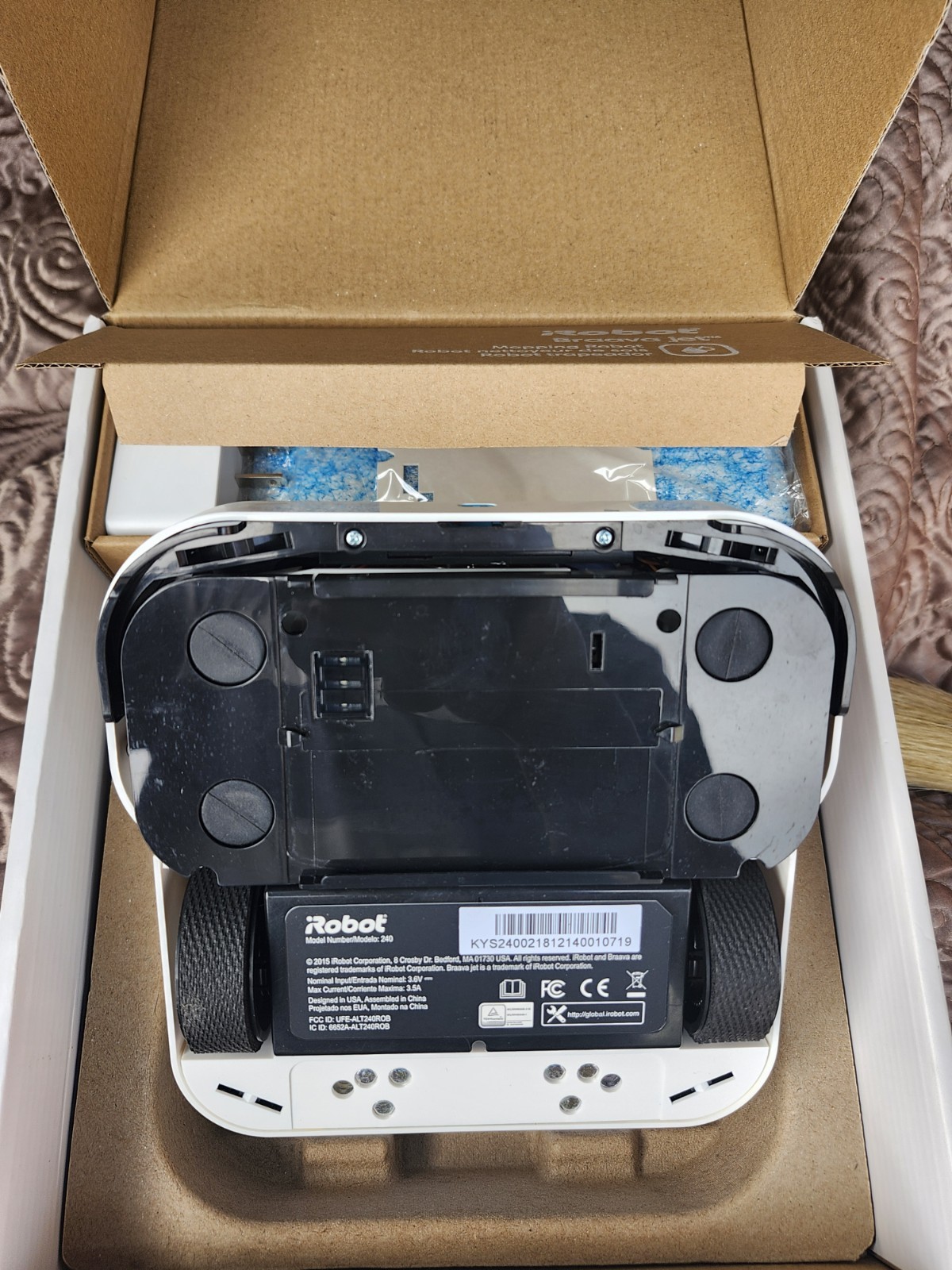iRobot Braava jet 240 Rechargeable Mopping Robot White Blue with Cleaning Pads