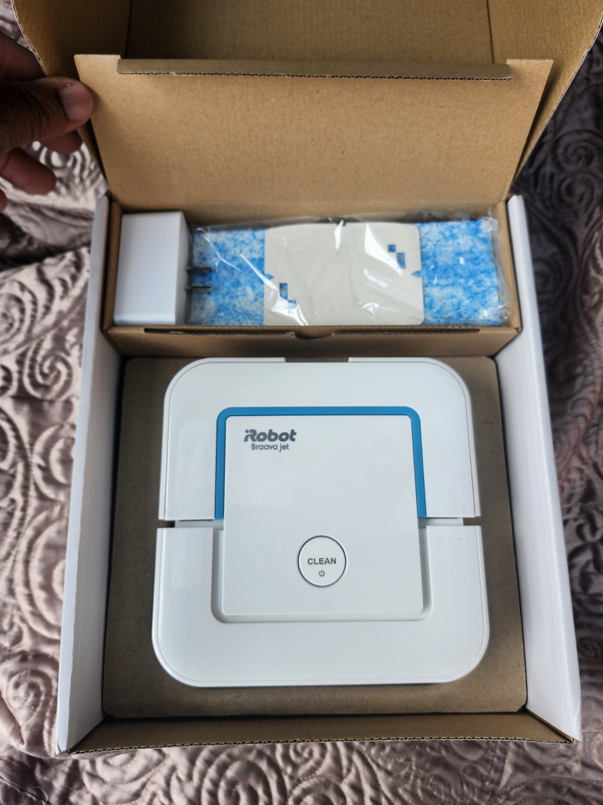 iRobot Braava jet 240 Rechargeable Mopping Robot White Blue with Cleaning Pads