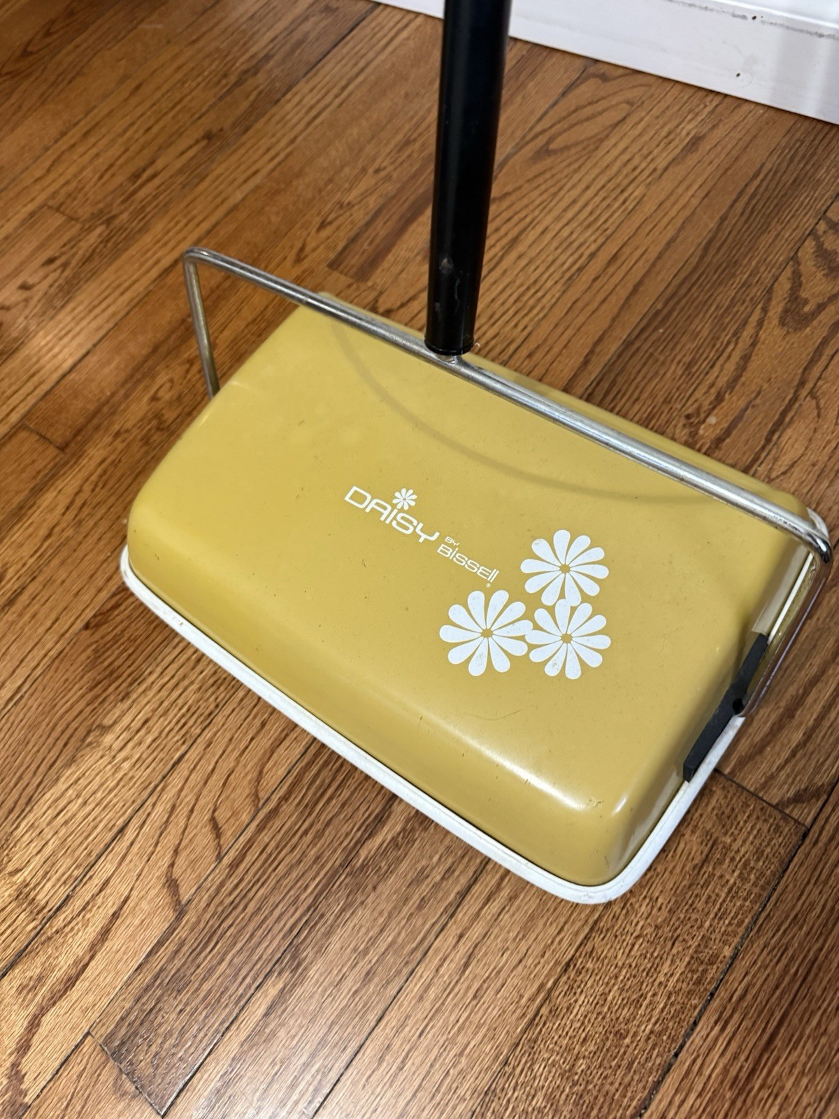 Vintage Bissell Daisy Yellow Push Manual Sweeper Vacuum 70s Retro MCM