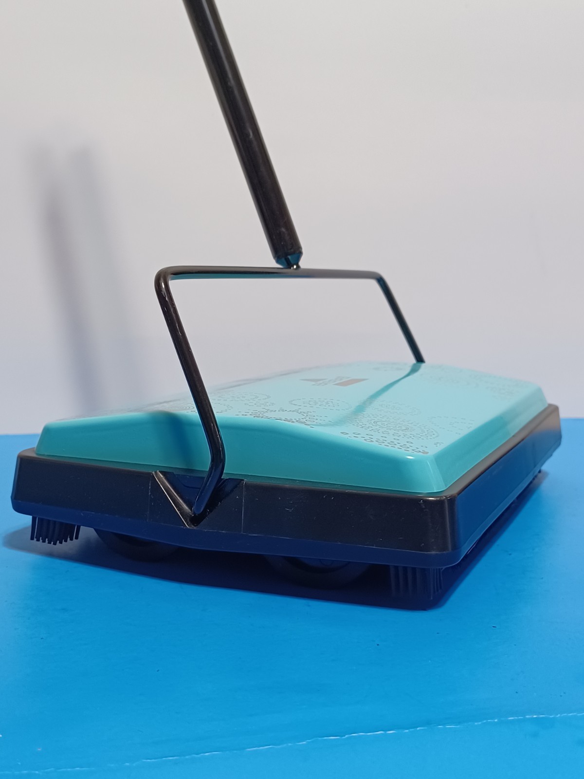 BISSELL Refresh Manual Sweeper – Pirouette, 2199, Blue ~ BRAND NEW