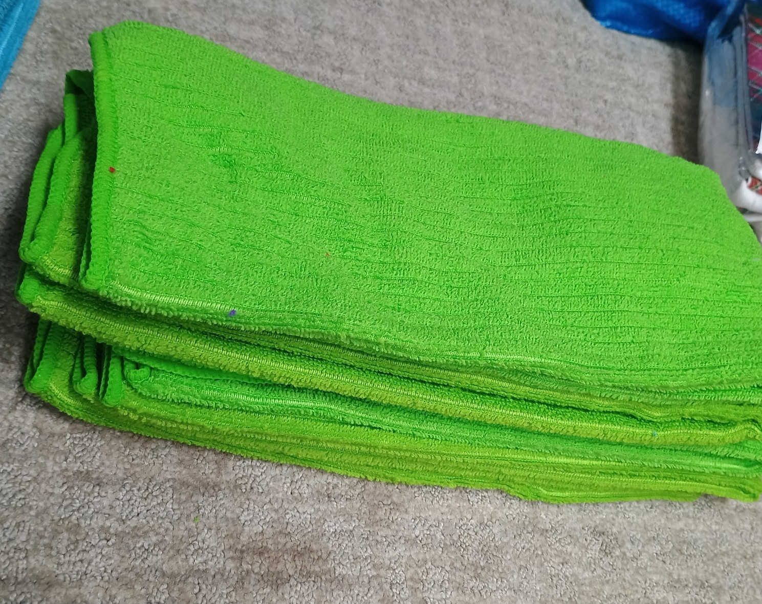 Colored Microfiber Cleaning Cloths – Soft, Reusable & Multi-Purpose