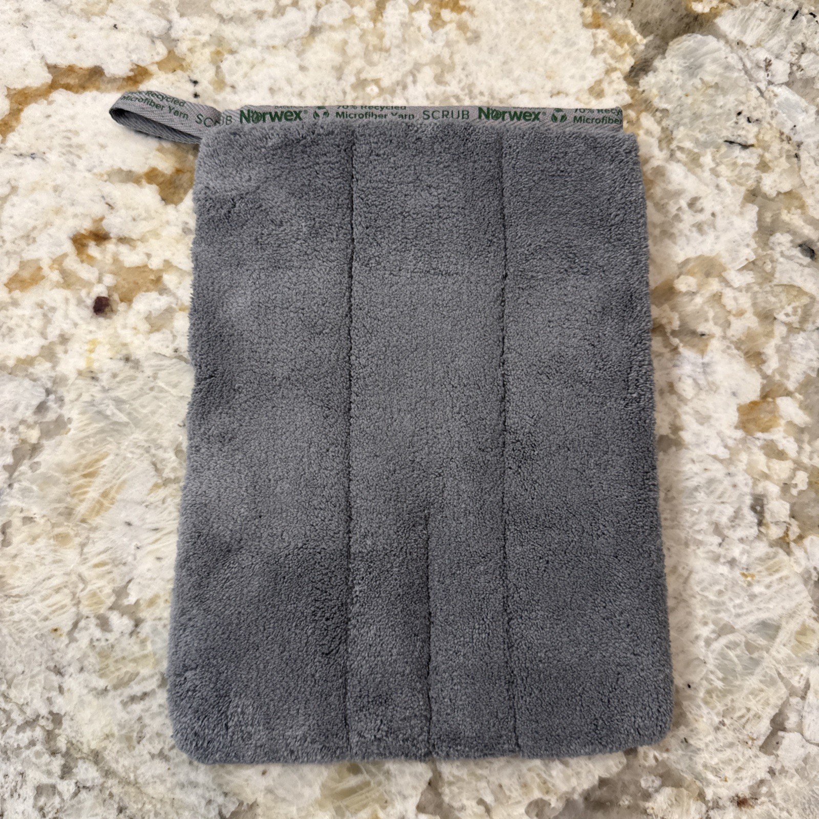 NEW Norwex Bathroom Scrub Mitt Microfiber Tub Shower Bath Cleaning Graphite Grey