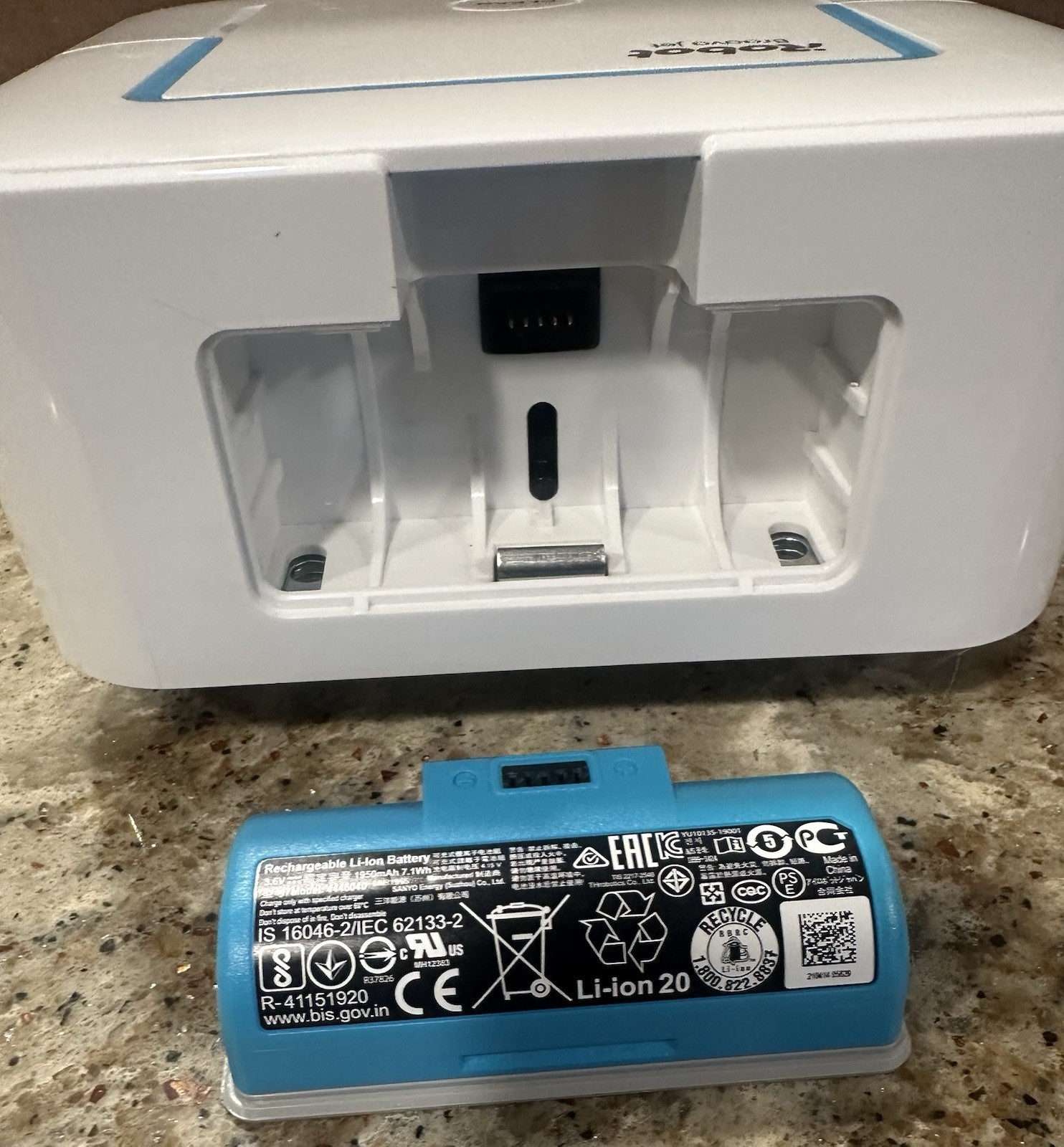 Robot Braava Jet Model 240 Comes with 11 Pads and 2 Others. Used Good Condition
