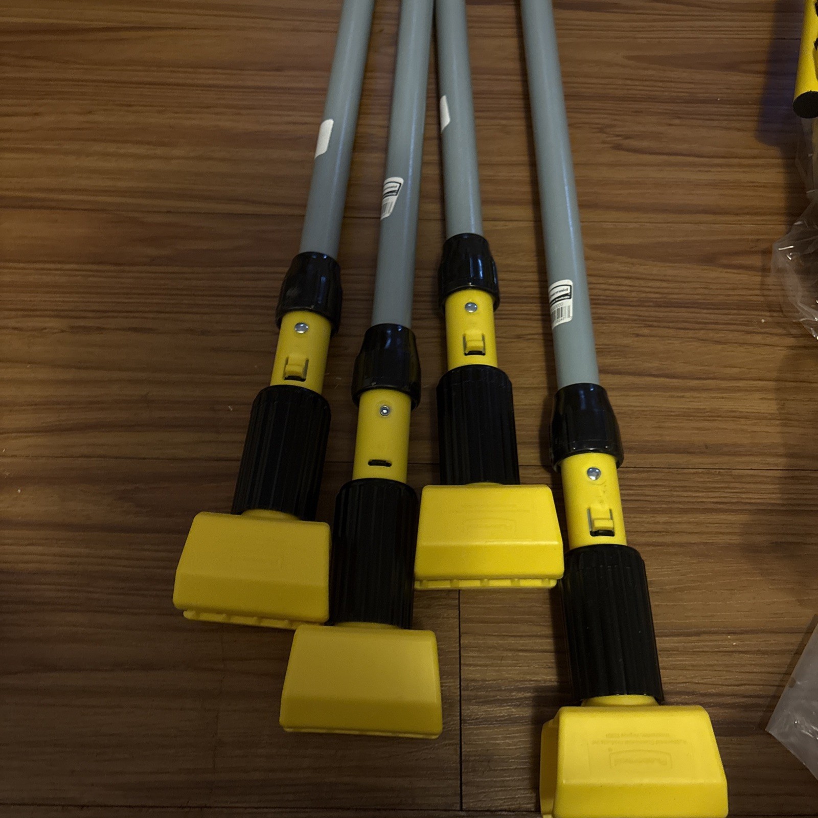 Rubbermaid Commercial Fgh245000000 54″ Clamp On Wet Mop Handle, Yellow Head, X4