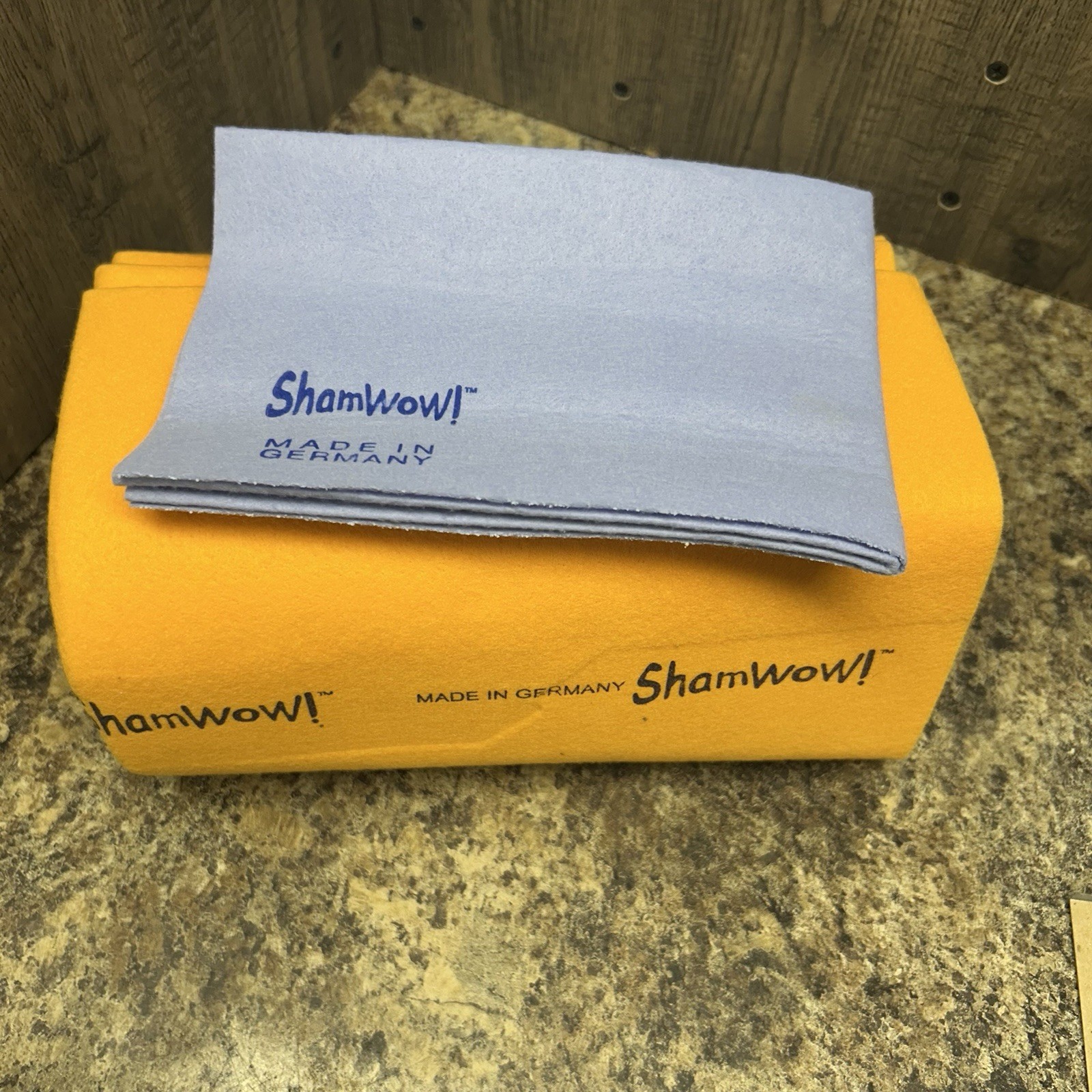 GENUINE Shamwow Towels Absorbent 4 Large 1 Mini Towels Original Made in Germany