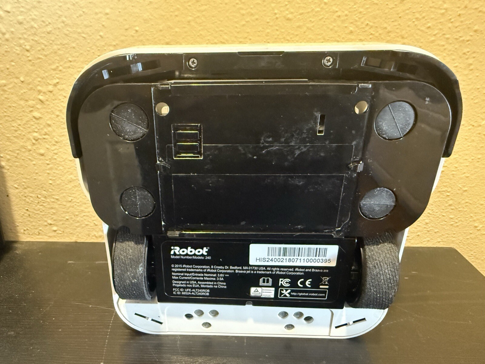 iRobot Braava jet 240 Mop Robot w/Charger Battery & 24 Wet Mopping Pads Read
