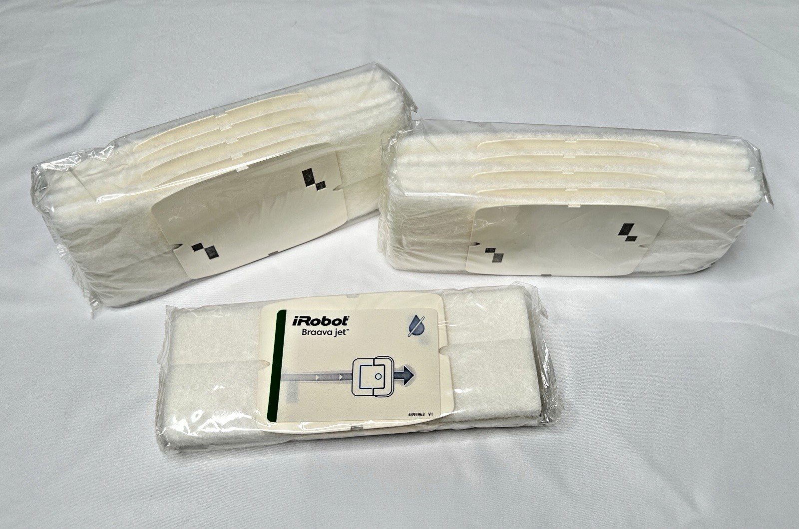 IRobot Braava 240 Jet Spray Mop Device With Dry Sweeping Pads, Charger & Battery