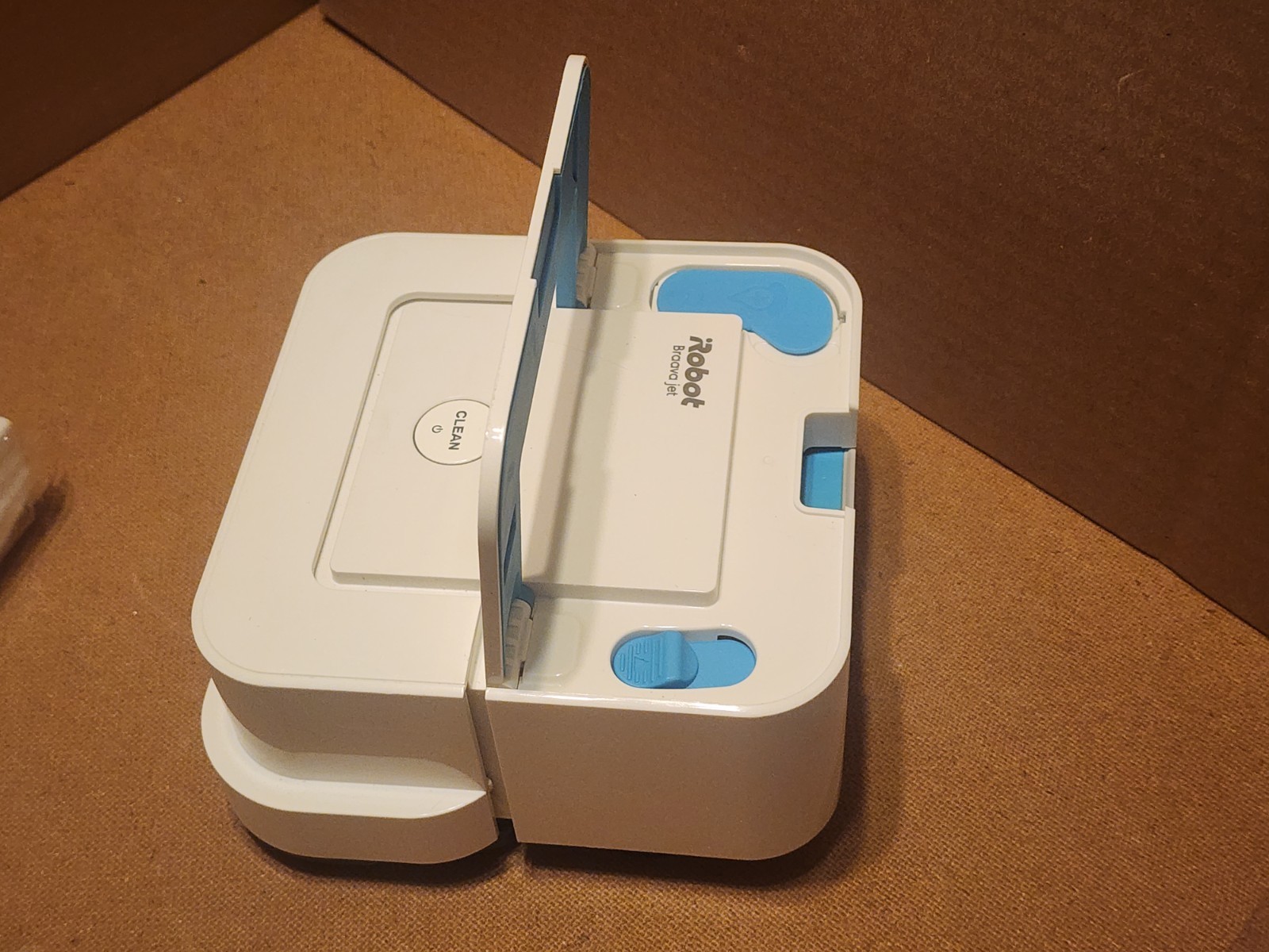 iRobot Braava jet 240 Smart Mopping Robot Bluetooth w/Dry Sweeping Pads