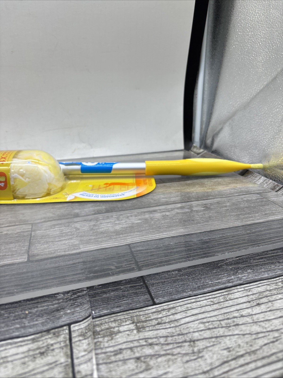 Swiffer Heavy Duty 6’ Extendable Handle Dusting Kit + 4 Duster Refill {E6}