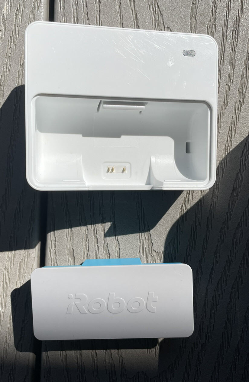 iRobot Braava Jet 240 Superior Robot Mop with battery