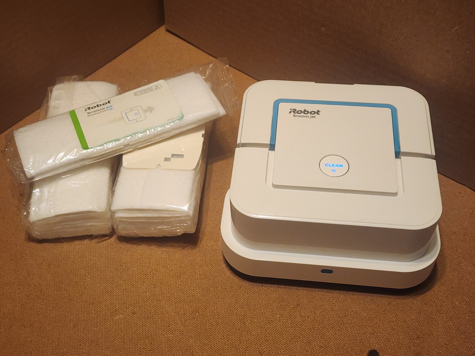 iRobot Braava jet 240 Smart Mopping Robot Bluetooth w/Dry Sweeping Pads