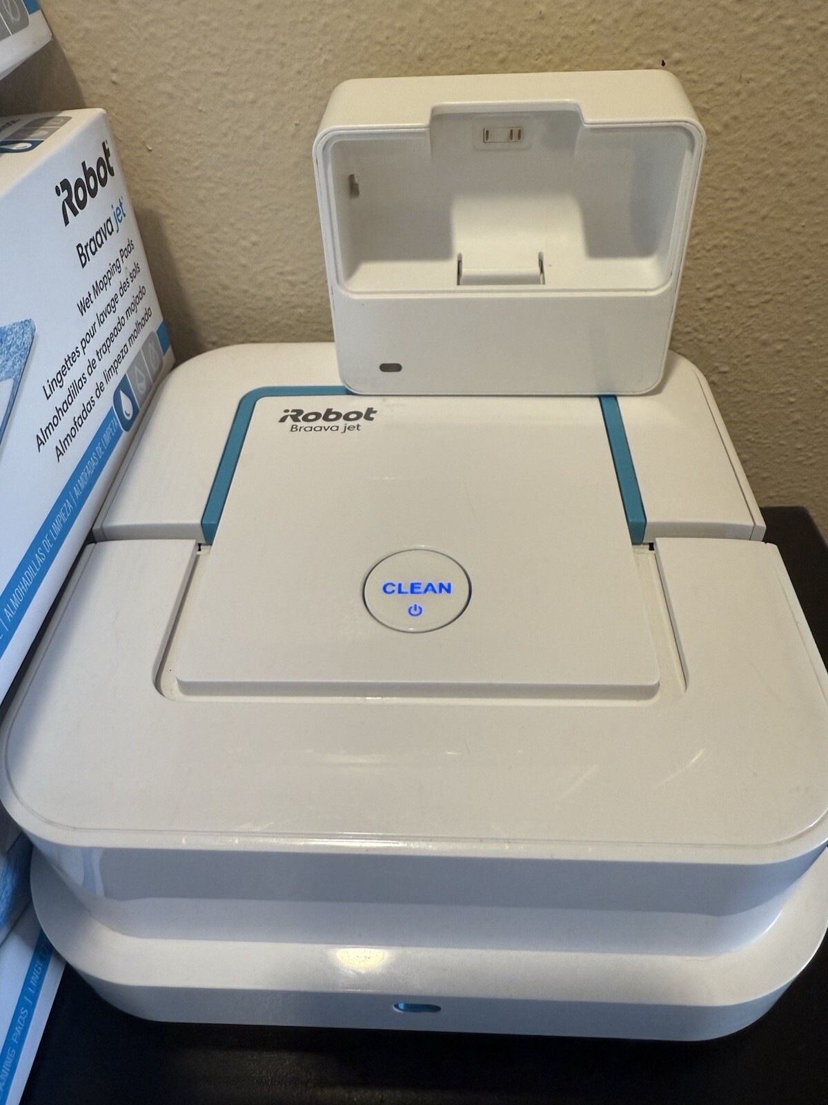 iRobot Braava jet 240 Mop Robot w/Charger Battery & 24 Wet Mopping Pads Read