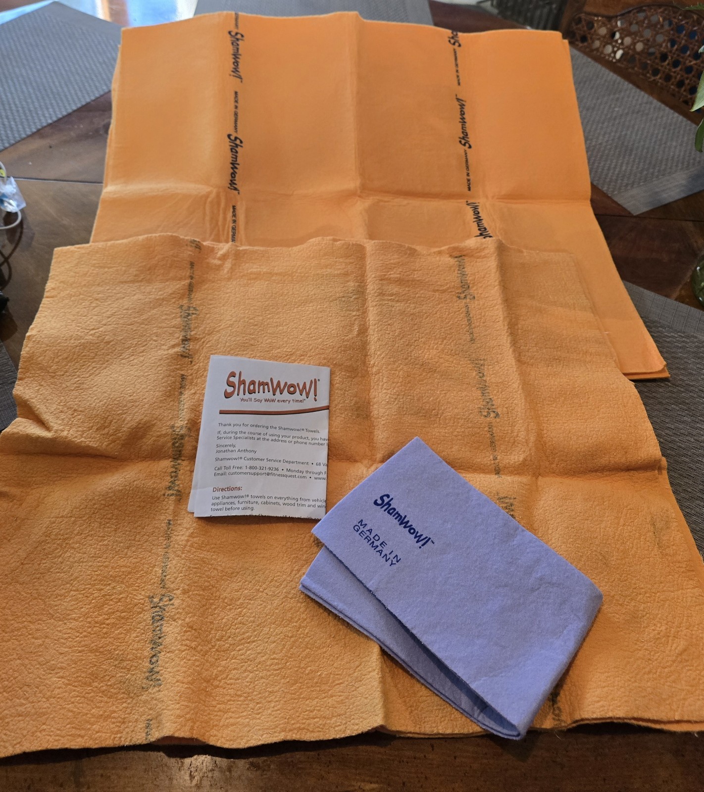 ShamWow 6 Piece Set Cleaning Cloths 5 Large Orange 1 Small Blue Made in Germany