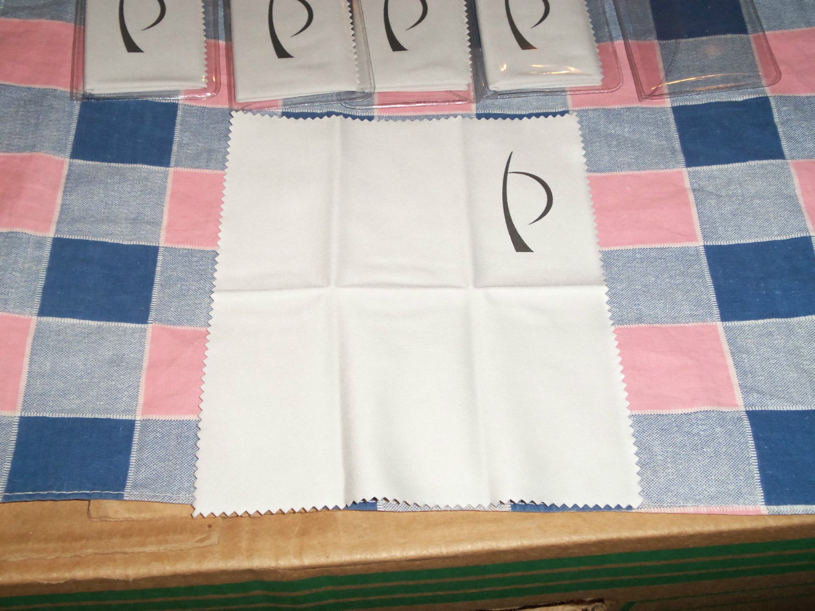 New 10 Microfiber Cleaning Cloths Each 5 3/4 x 6 3/4″ in Case Glasses Lens Elect